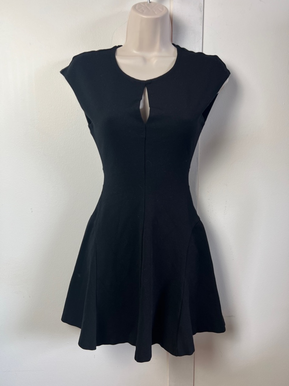 Wilfred Black Keyhole Fit-and-Flare Mini Skater Dress size 0